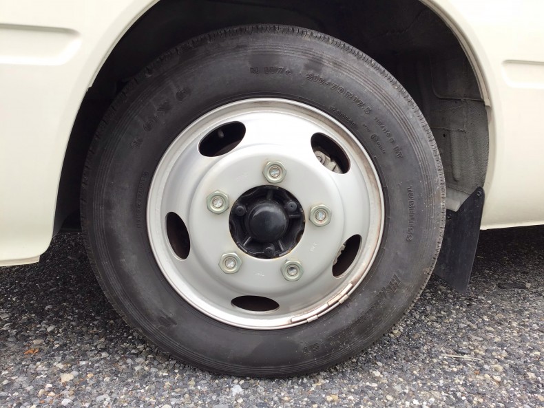 タイヤホイール前