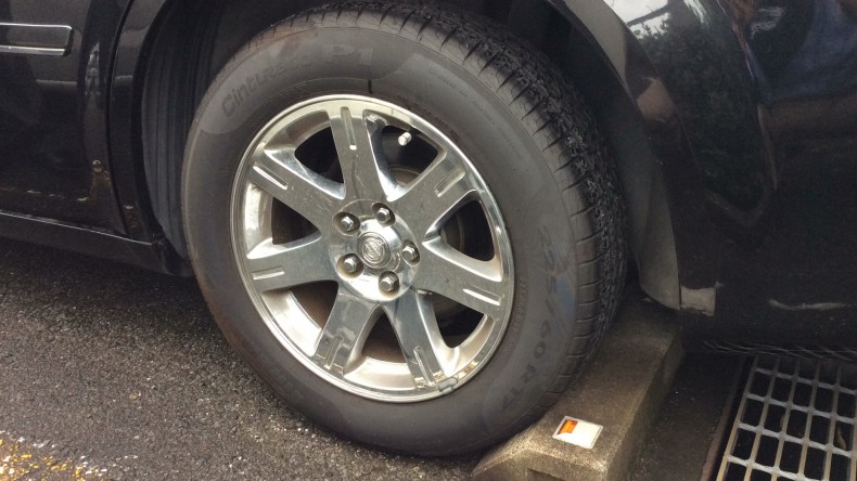 タイヤホイール前