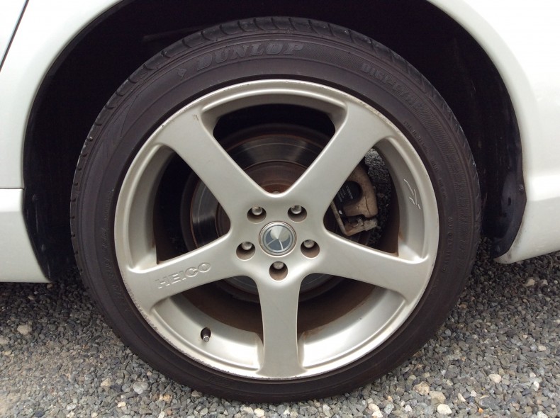 タイヤホイール前