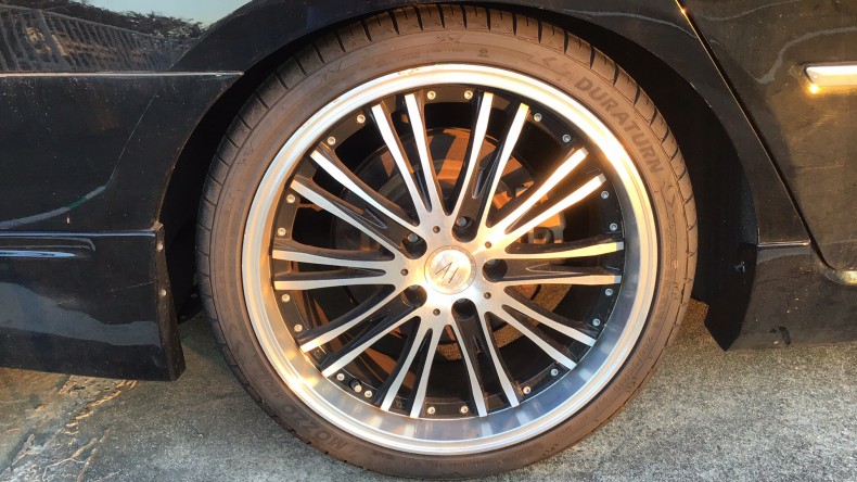 タイヤホイール前