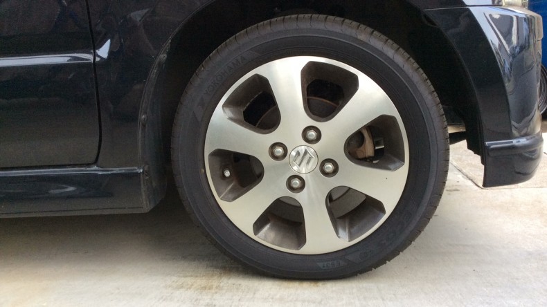 タイヤホイール前