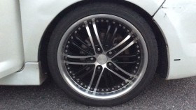 タイヤホイール前