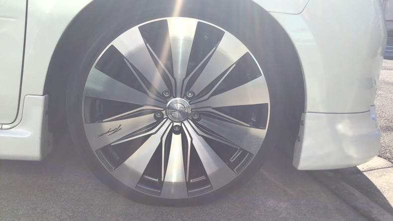 タイヤホイール前