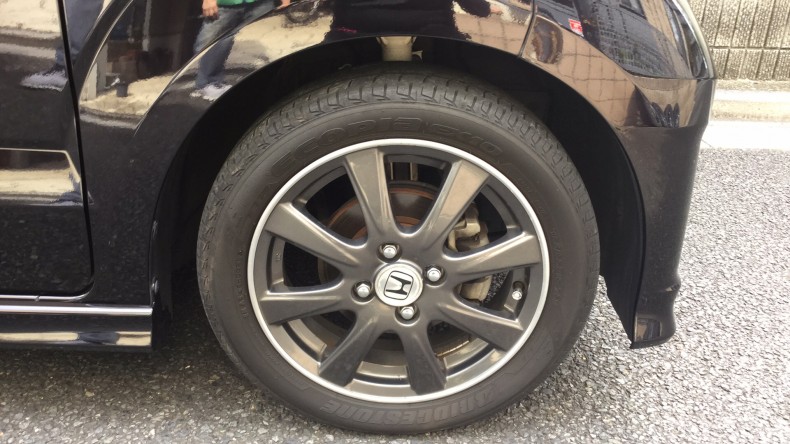 タイヤホイール前