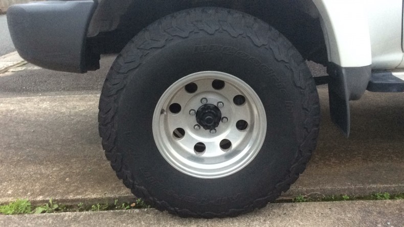 タイヤホイール前