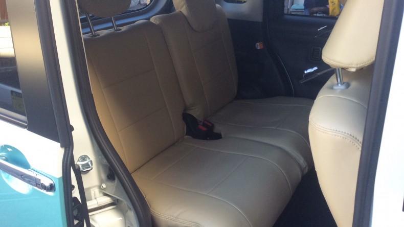 内装後方シート