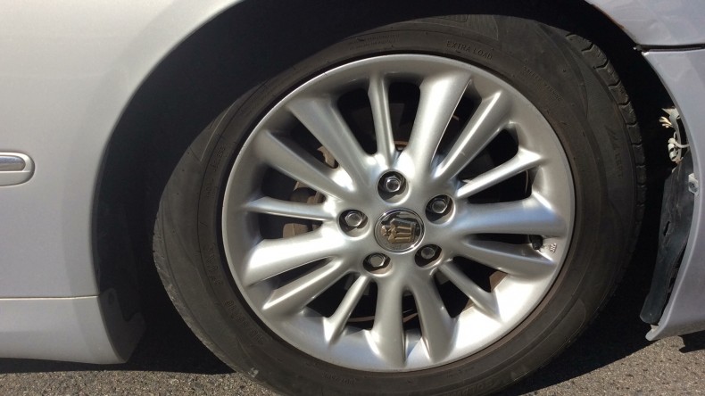 タイヤホイール前