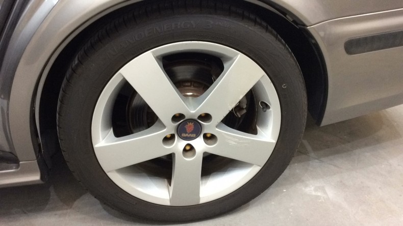 タイヤホイール前