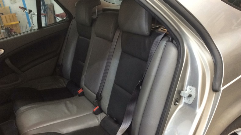 内装後方シート