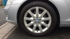 タイヤホイール前