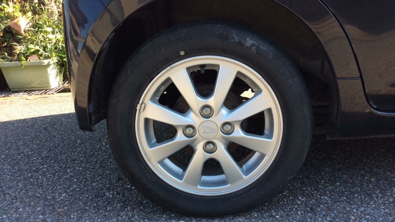 タイヤホイール前