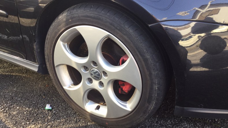 タイヤホイール前