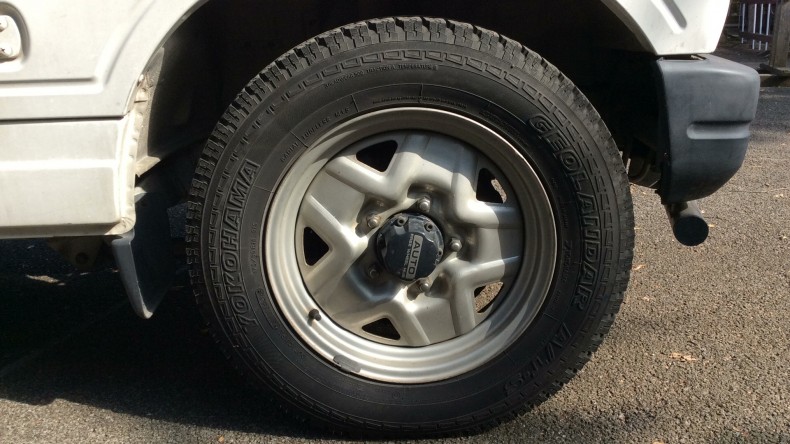 タイヤホイール前