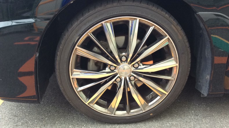 タイヤホイール前