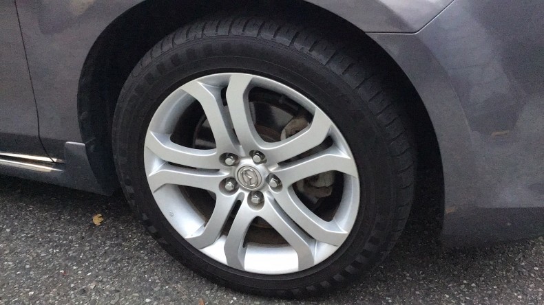 タイヤホイール前