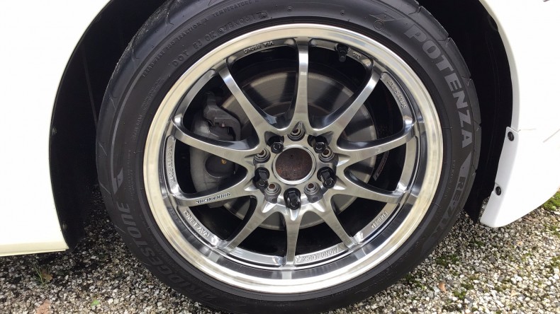 タイヤホイール前