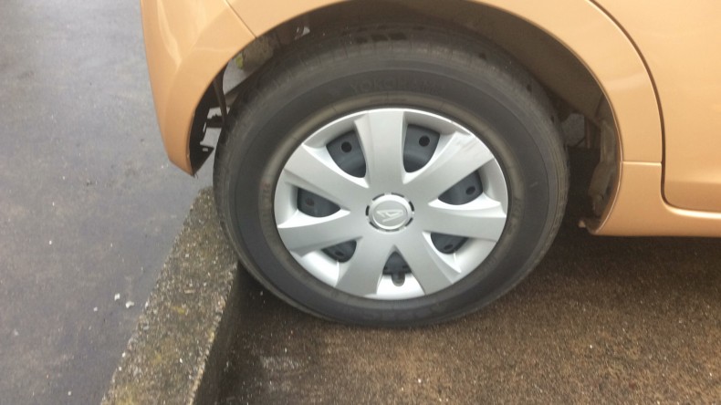 タイヤホイール前