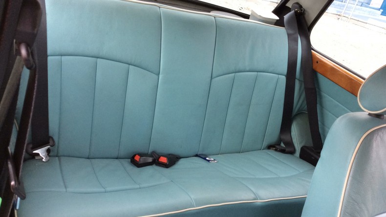 内装後方シート