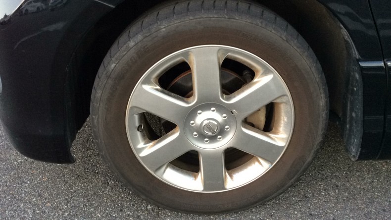 タイヤホイール前