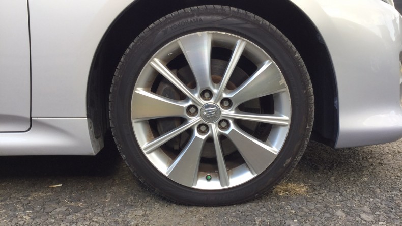 タイヤホイール前