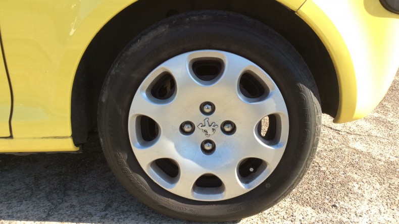 タイヤホイール前