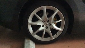 タイヤホイール前