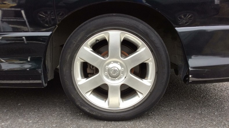 タイヤホイール前