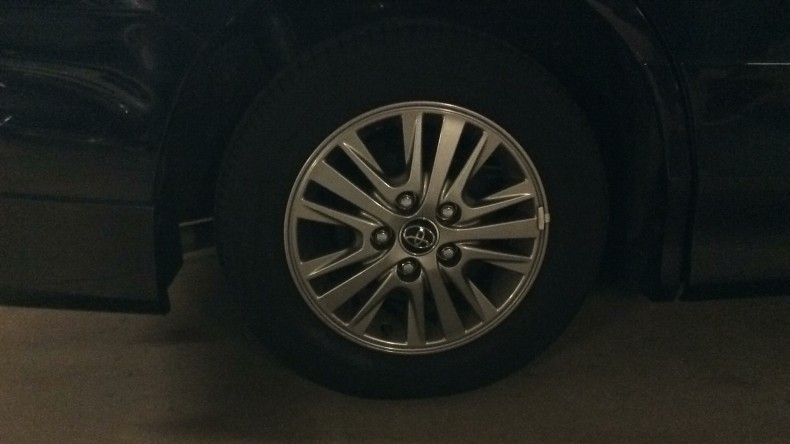 タイヤホイール前