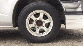 タイヤホイール前