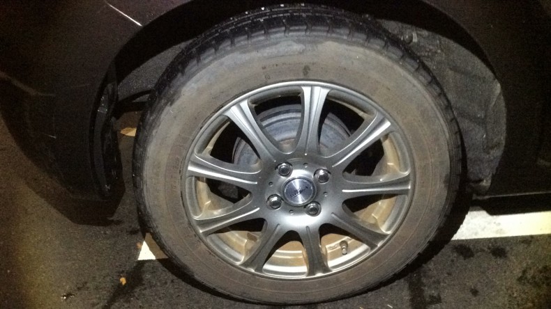 タイヤホイール前