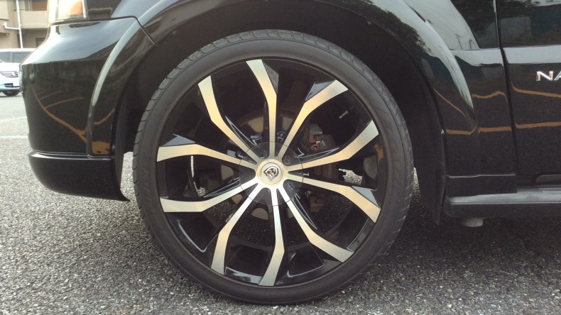 タイヤホイール前