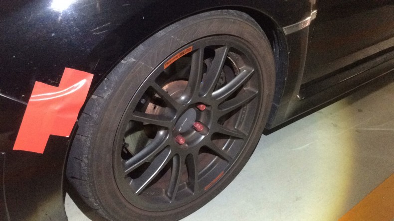 タイヤホイール前