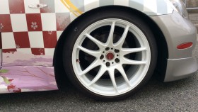 タイヤホイール前