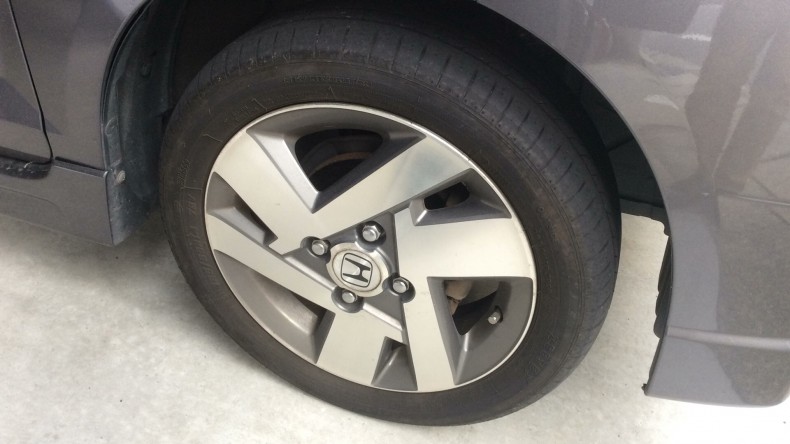 タイヤホイール前