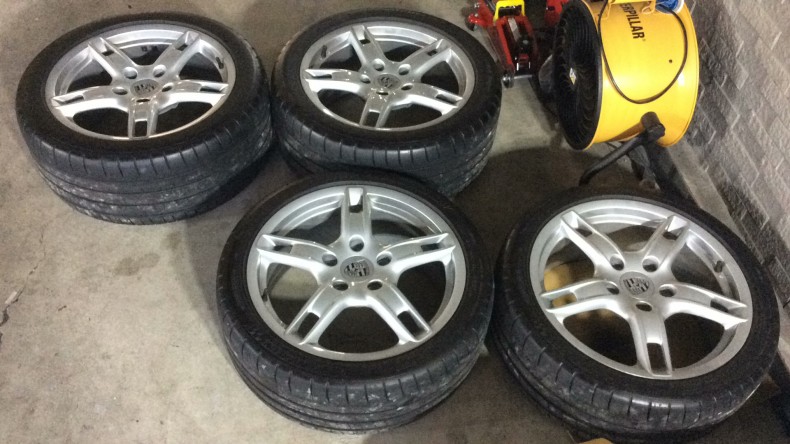 タイヤホイール前