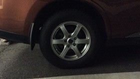 タイヤホイール前