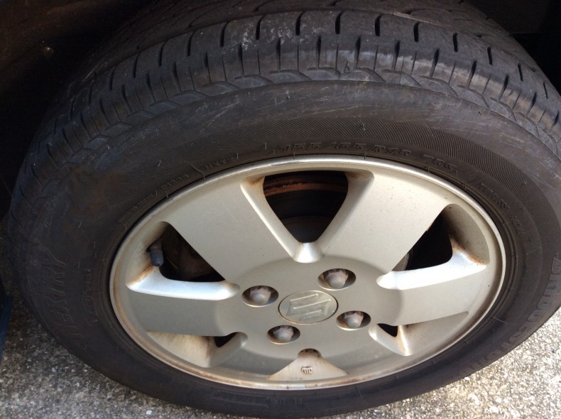 タイヤホイール前