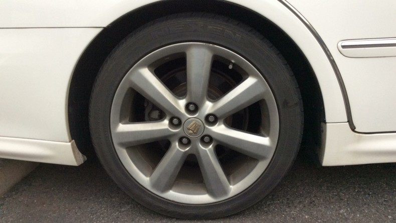 タイヤホイール前