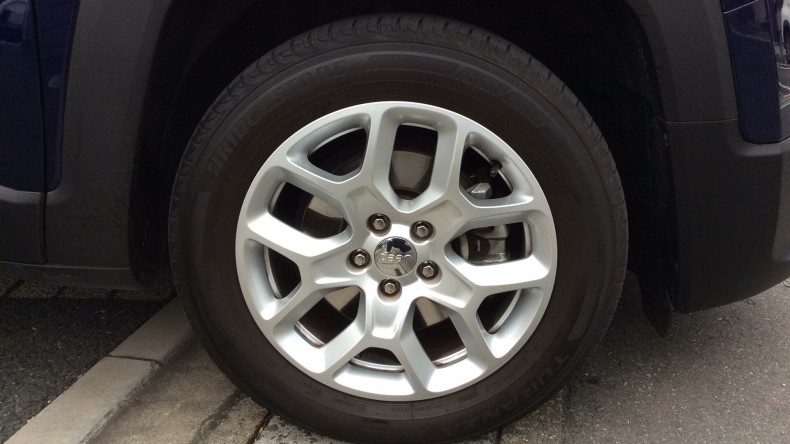 タイヤホイール前