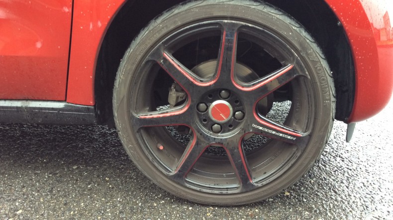 タイヤホイール前