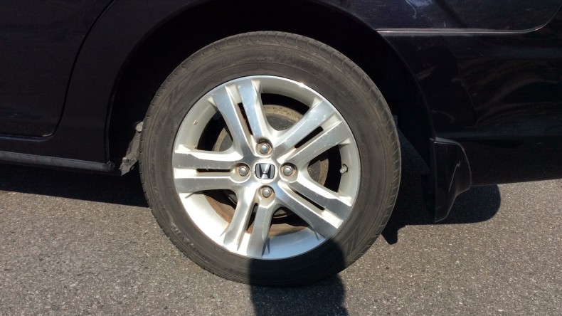 タイヤホイール前