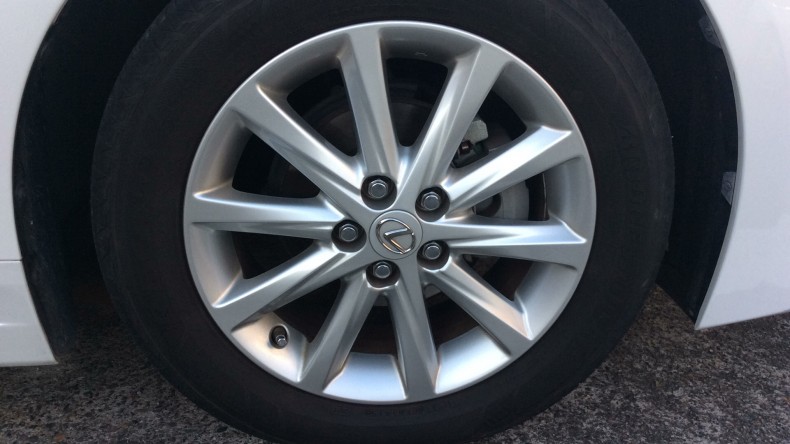 タイヤホイール前