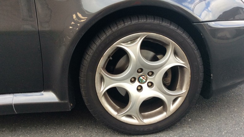 タイヤホイール前