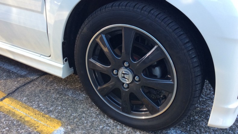 タイヤホイール前