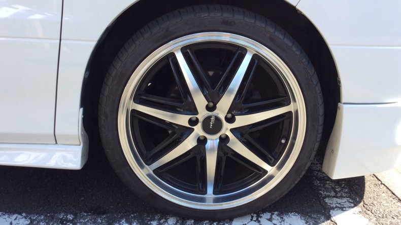 タイヤホイール前