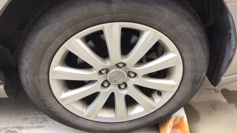 タイヤホイール前