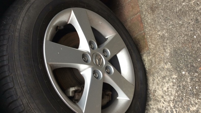 タイヤホイール前