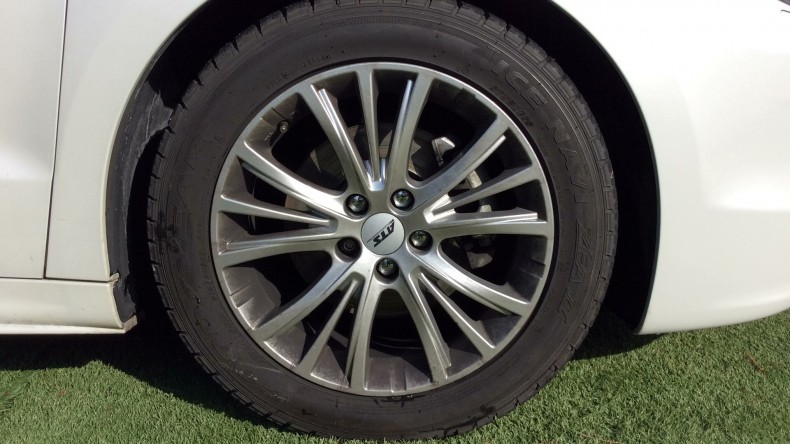 タイヤホイール前