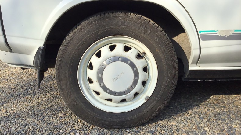 タイヤホイール前