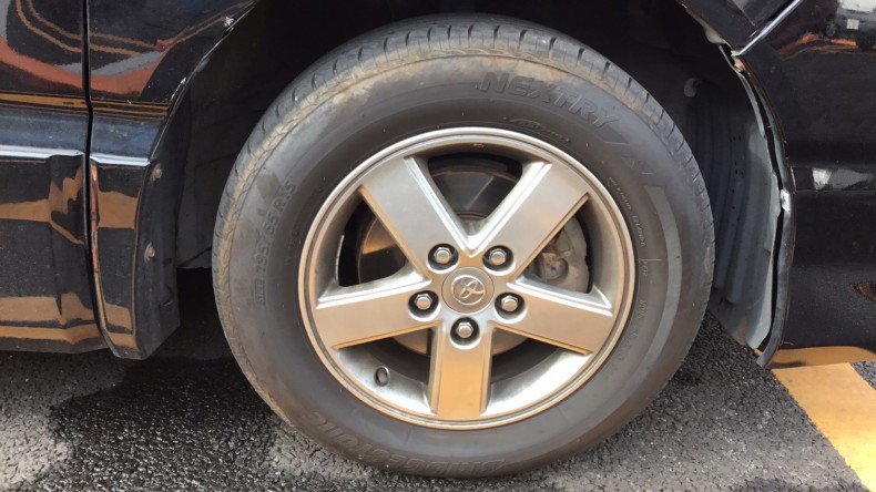 タイヤホイール前